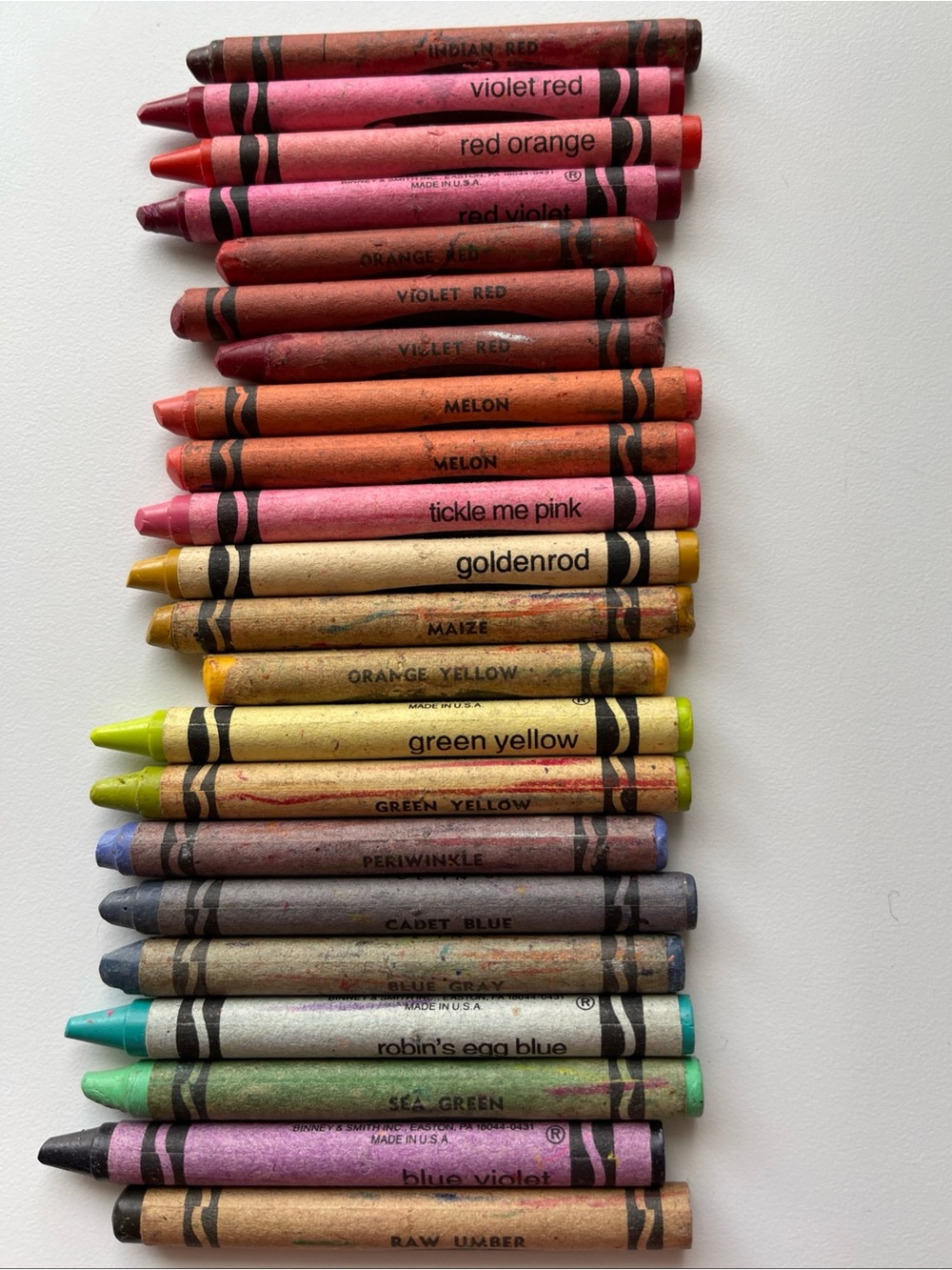 Vtg Retired Rare Find Crayola Crayons 22 Binney & Smith Collectible Colors USA
